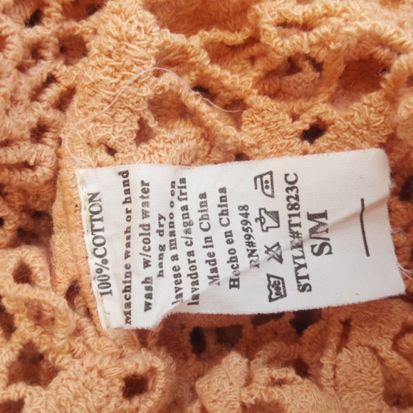 Cozy Casual Crochet top with Flowers - Picture 5 of 5